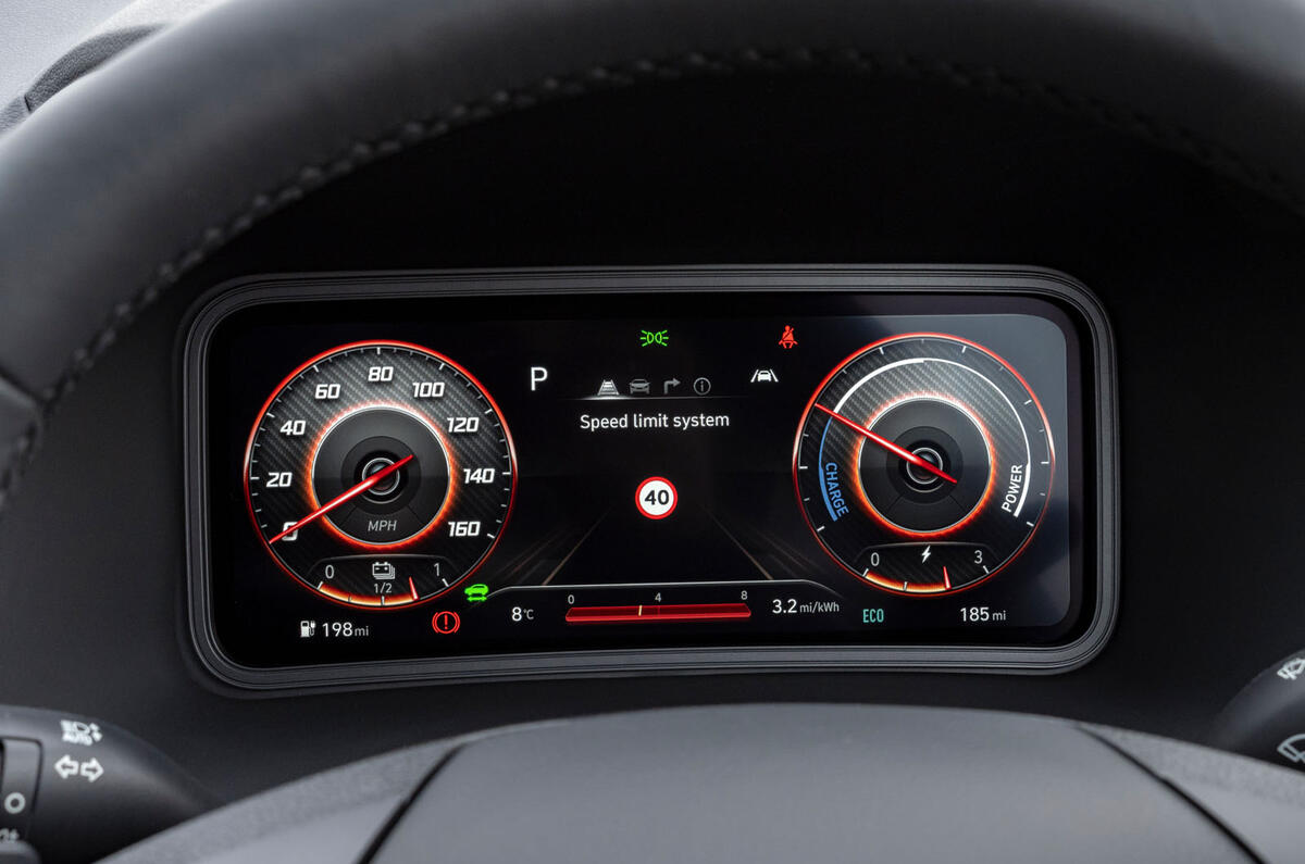 6 Hyundai Kona Electric 2022 UE : essai routier, instruments.