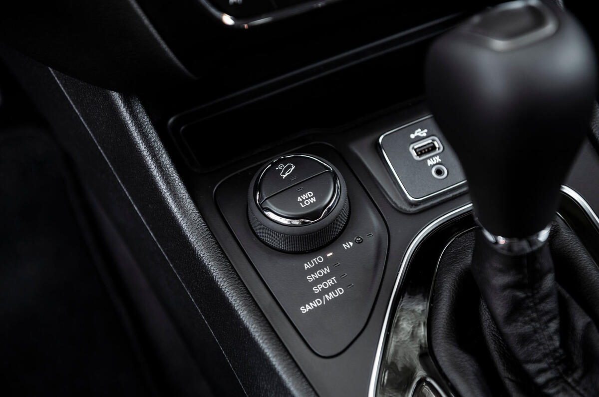 Jeep Cherokee Limited 2018 first drive review 4WD controls