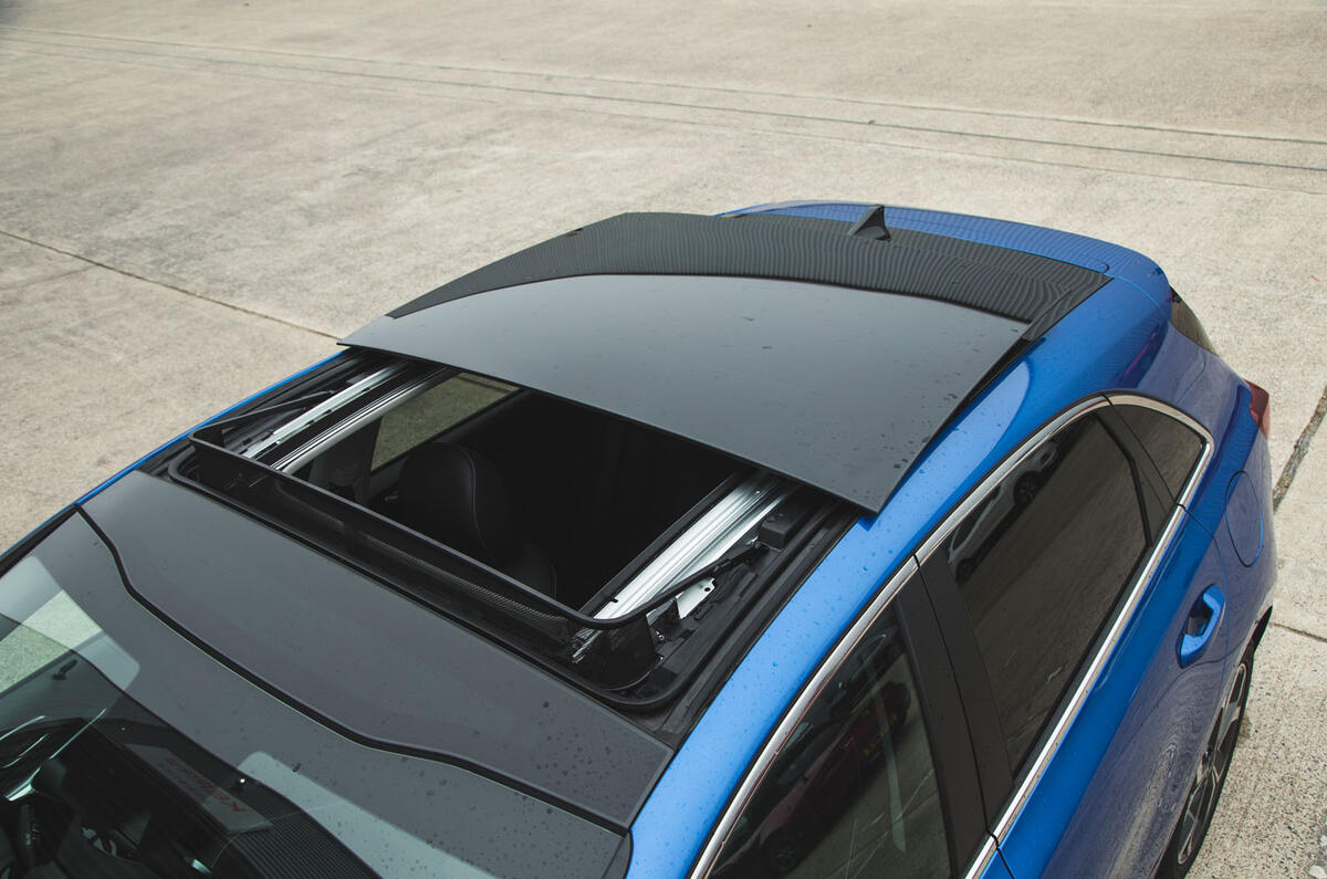 Äánh giá dà i hạn Kia Ceed 2018 - cá»a sá» trá»i