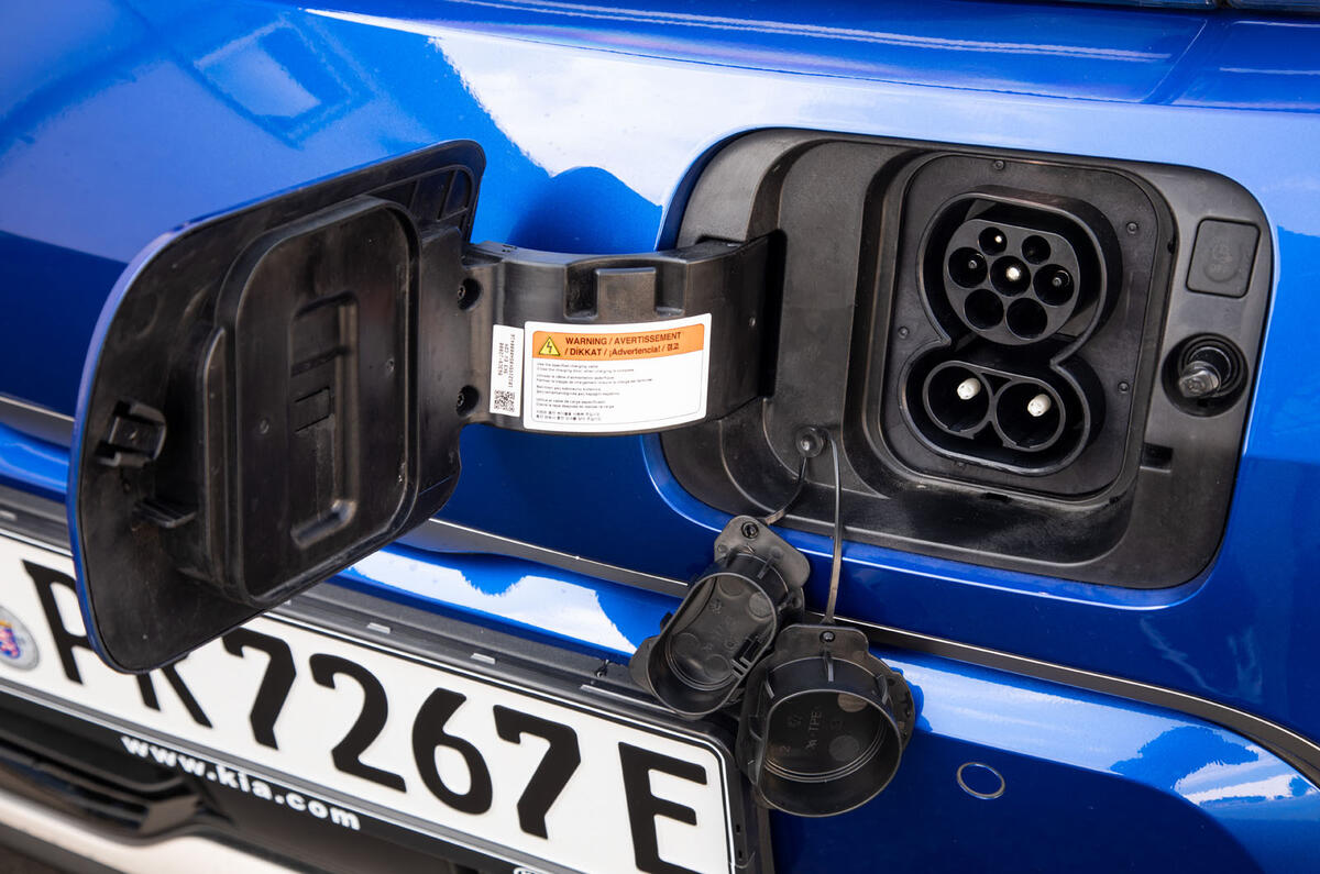 6 kia soul ev 2019 eu fd charging port