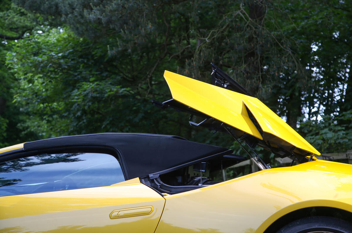 Lamborghini Huracan Performante Spyder 2018 Uk Review Autocar