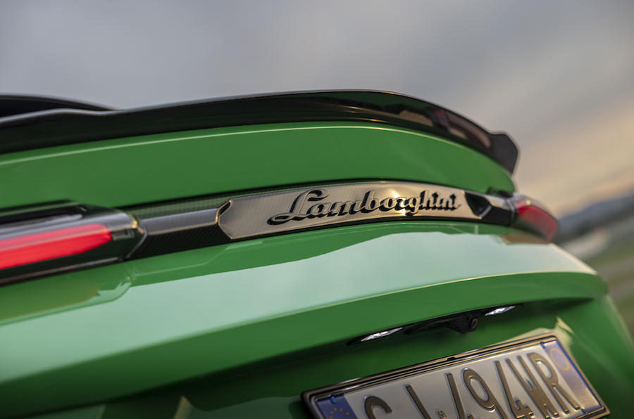 Lamborghini Urus Performante badge arrière