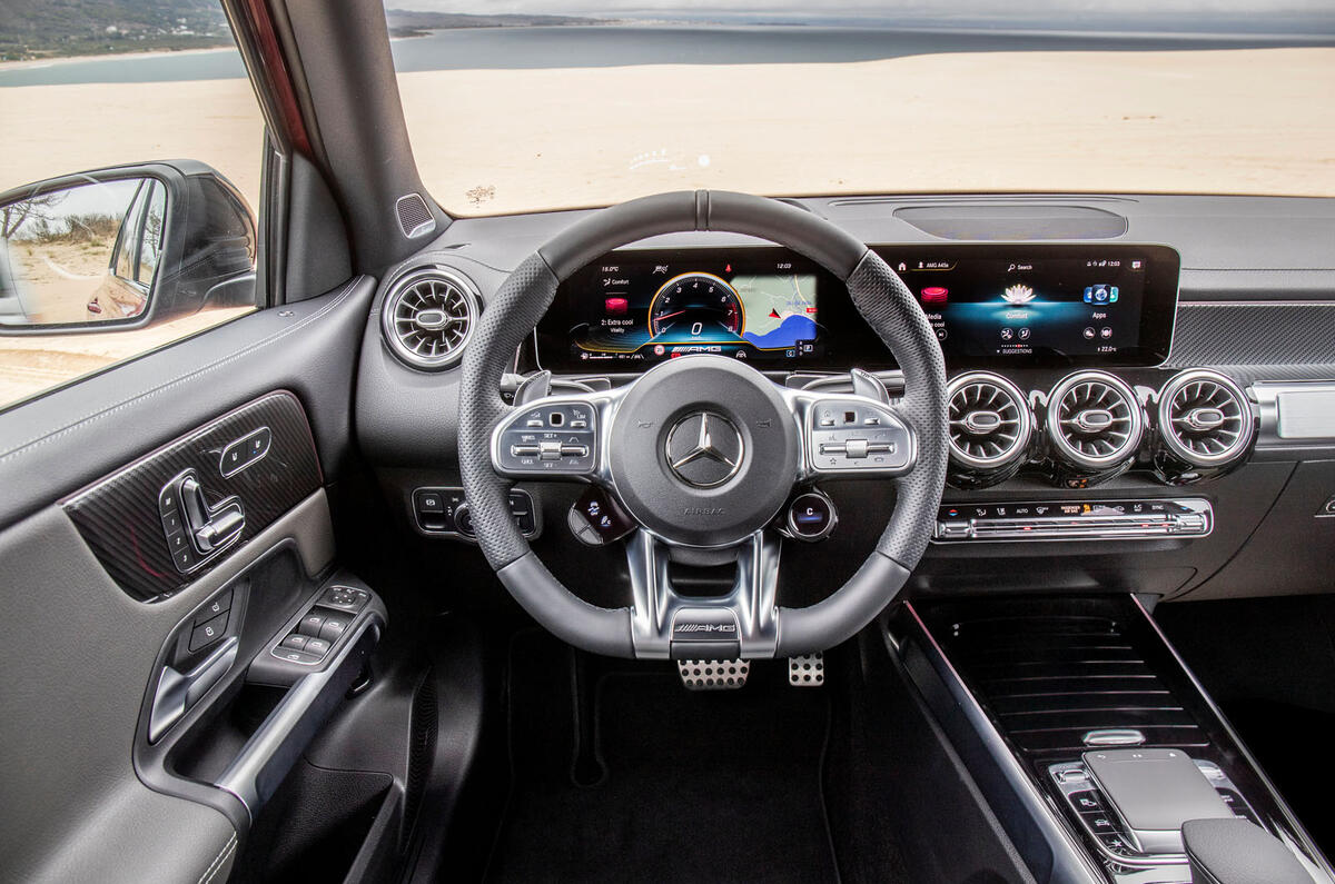 [Image: 6-mercedes-amg-glb-35-2020-fd-dashboard....k=IIIPPXIL]