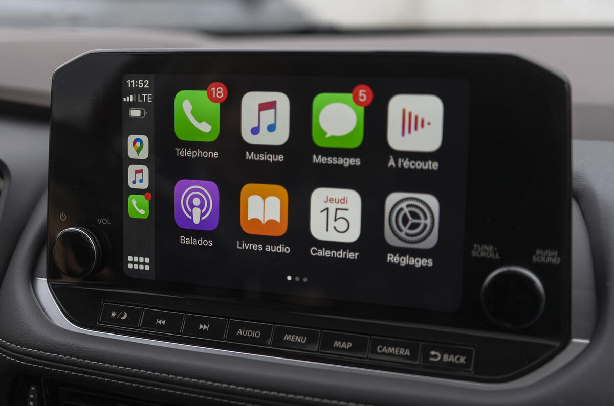6 Nissan Rogue 2021 USA FD infotainment