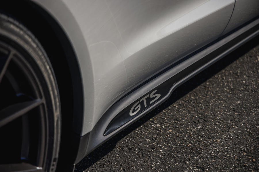 6 Porsche Taycan GTS 2021 : premier essai, décalcomanies latérales