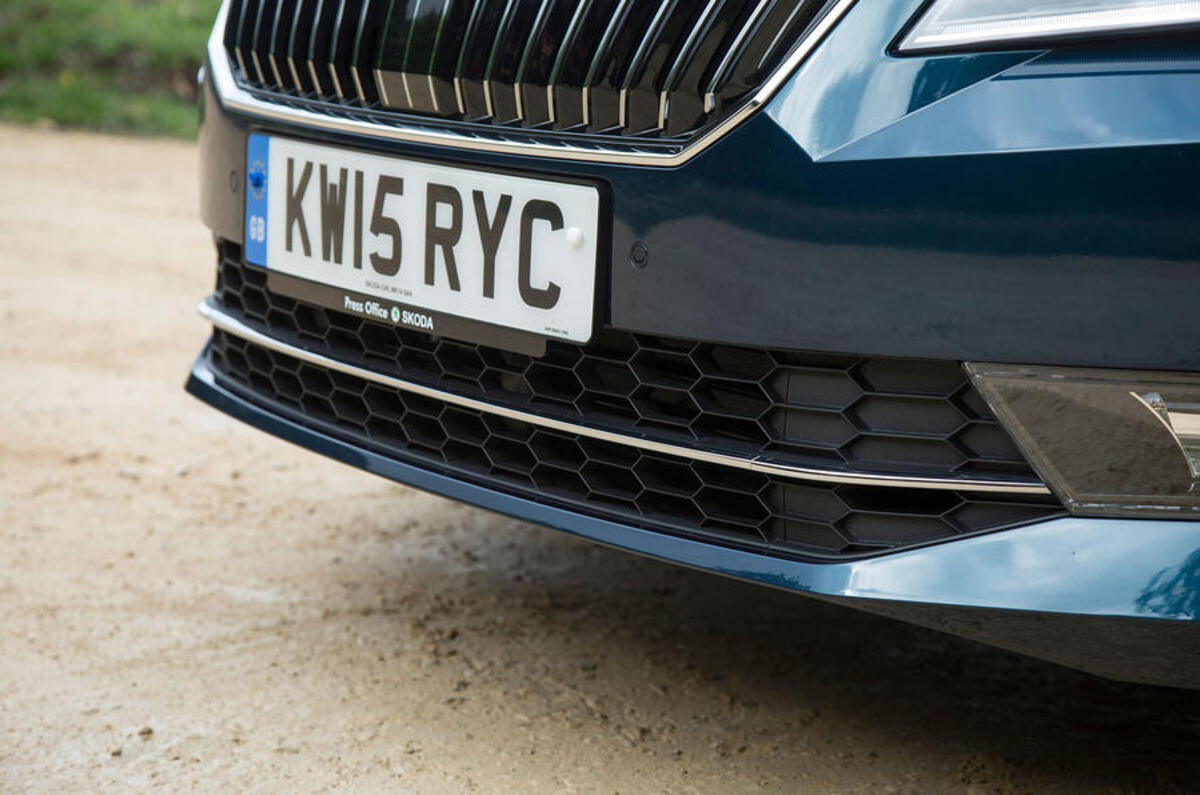 Skoda Superb - front