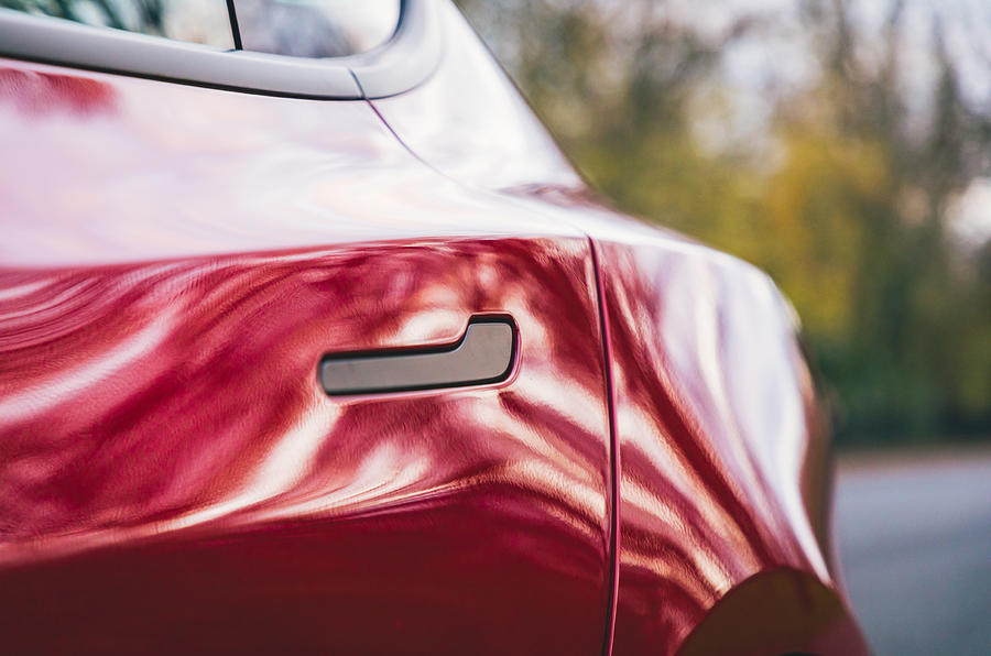 Tesla Model 3 Standard plus 2020 Premier examen de la conduite au Royaume-Uni - poignées de porte