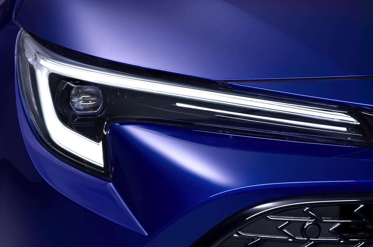 6 Toyota Corolla touring sports proto 2023 FD headlight