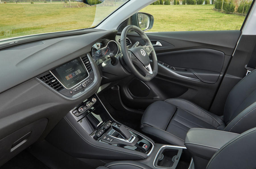 Vauxhall Grandland X Hybrid4 2020 : premier bilan de conduite au Royaume-Uni - cabine