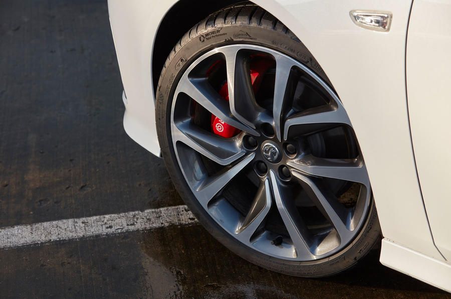 6 Vauxhall Insignia GSI 2021 : le premier examen de la transmission des roues en alliage au Royaume-Uni