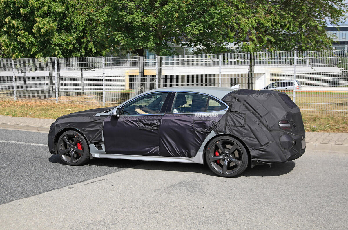 Genesis G70 Shooting Brake - spy shots