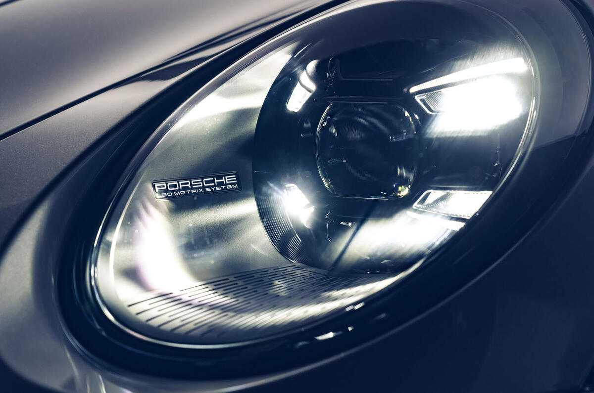 Porsche 911 Turbo S 2020 - head-light