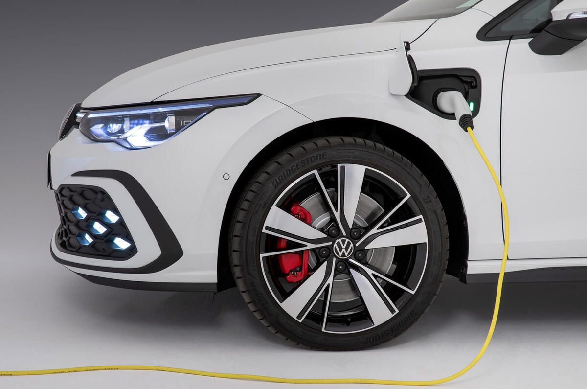 Volkswagen Golf GTE 2020 - wheel
