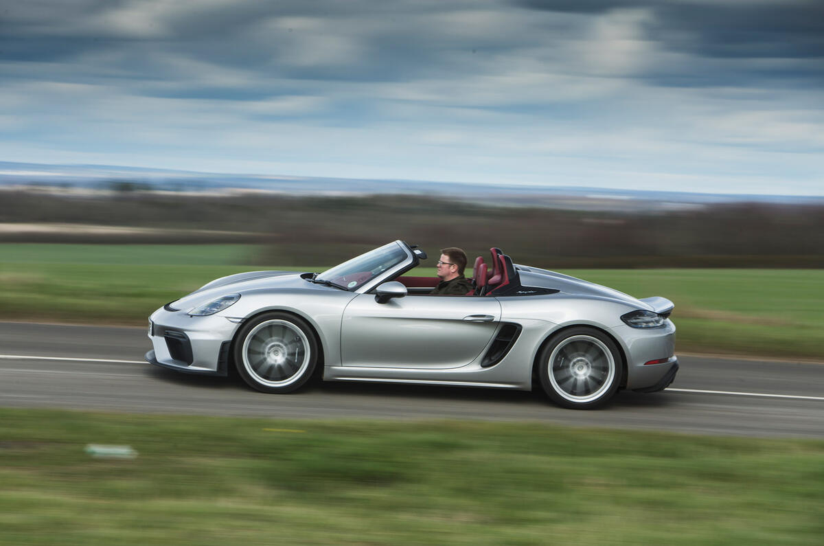 Porsche 718 Spyder - side
