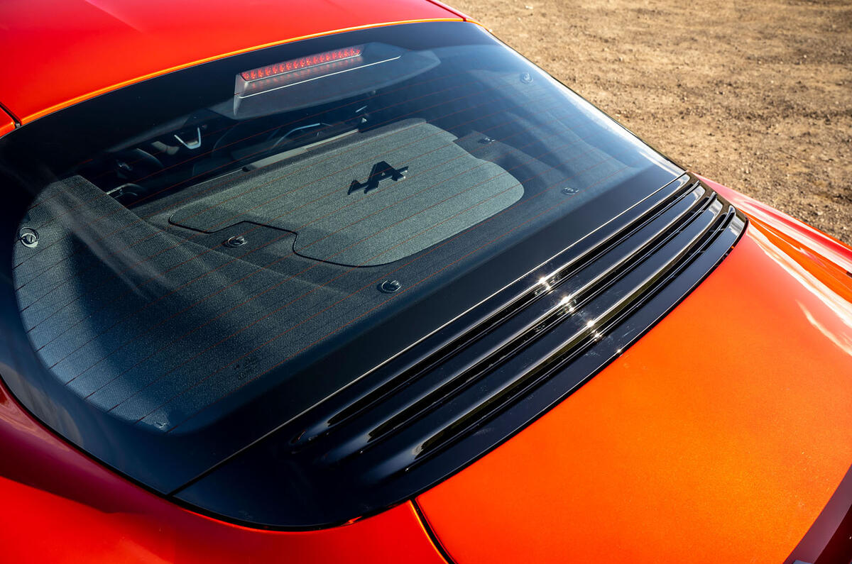 7 Alpine A110 S 2022 : essai de conduite au Royaume-Uni - pare-brise arrière