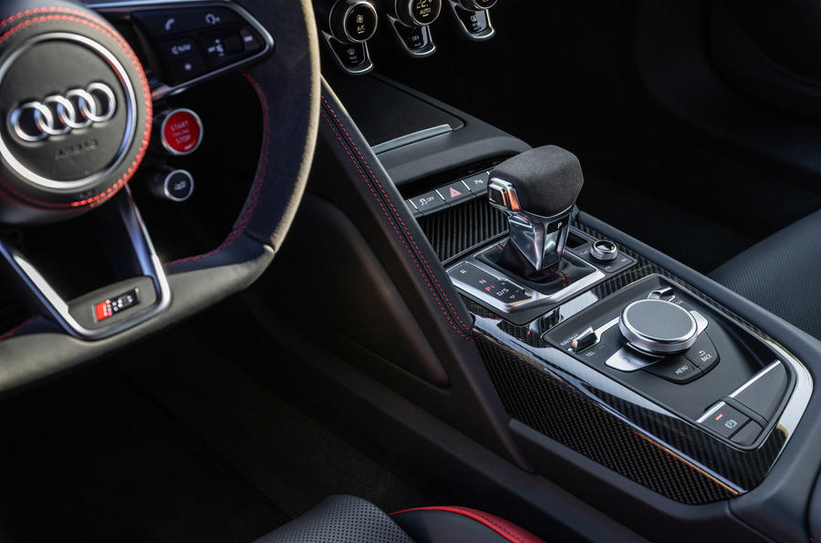 7 Audi R8 RWD Performance 2021 : premier essai - console centrale