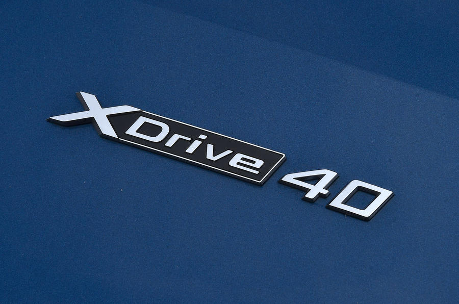7 BMW iX xDrive40 2021 UE first drive review badge arrière