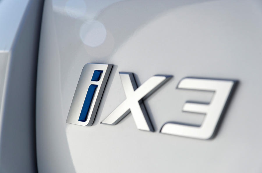 BMW iX3 2020 : premier bilan de conduite - badge arrière