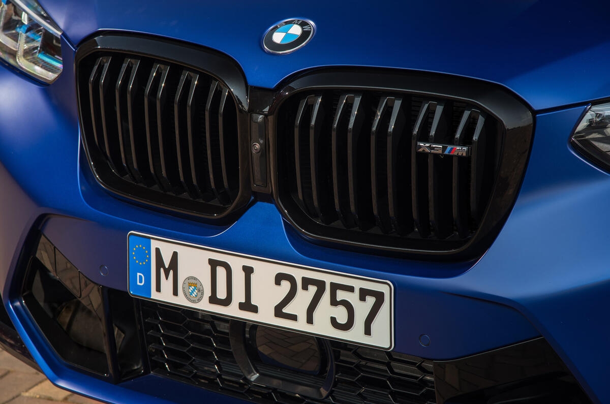 7 BMW X3 M grille
