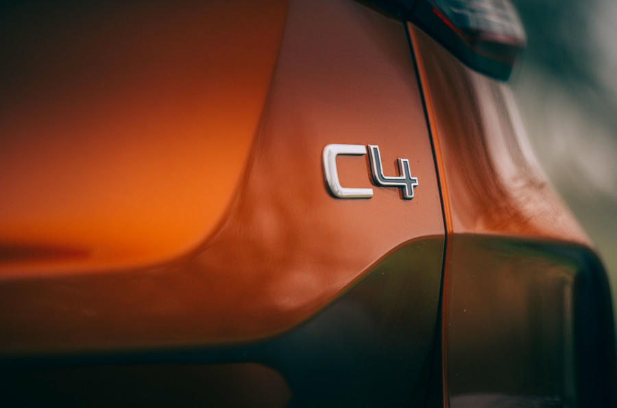 Citroën C4 Puretech 2021 UE (LHD) : premier examen de conduite - badge arrière