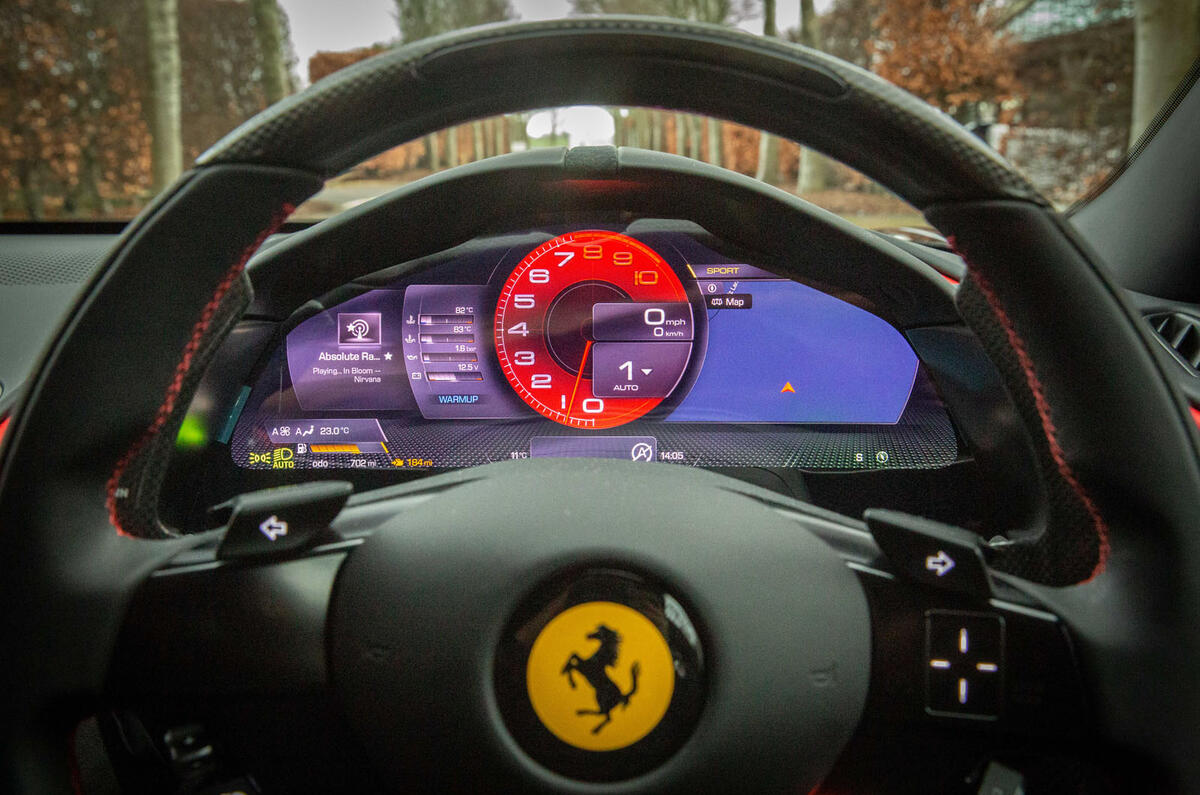 Ferrari Roma 2021 : premier examen de la conduite au Royaume-Uni - instruments