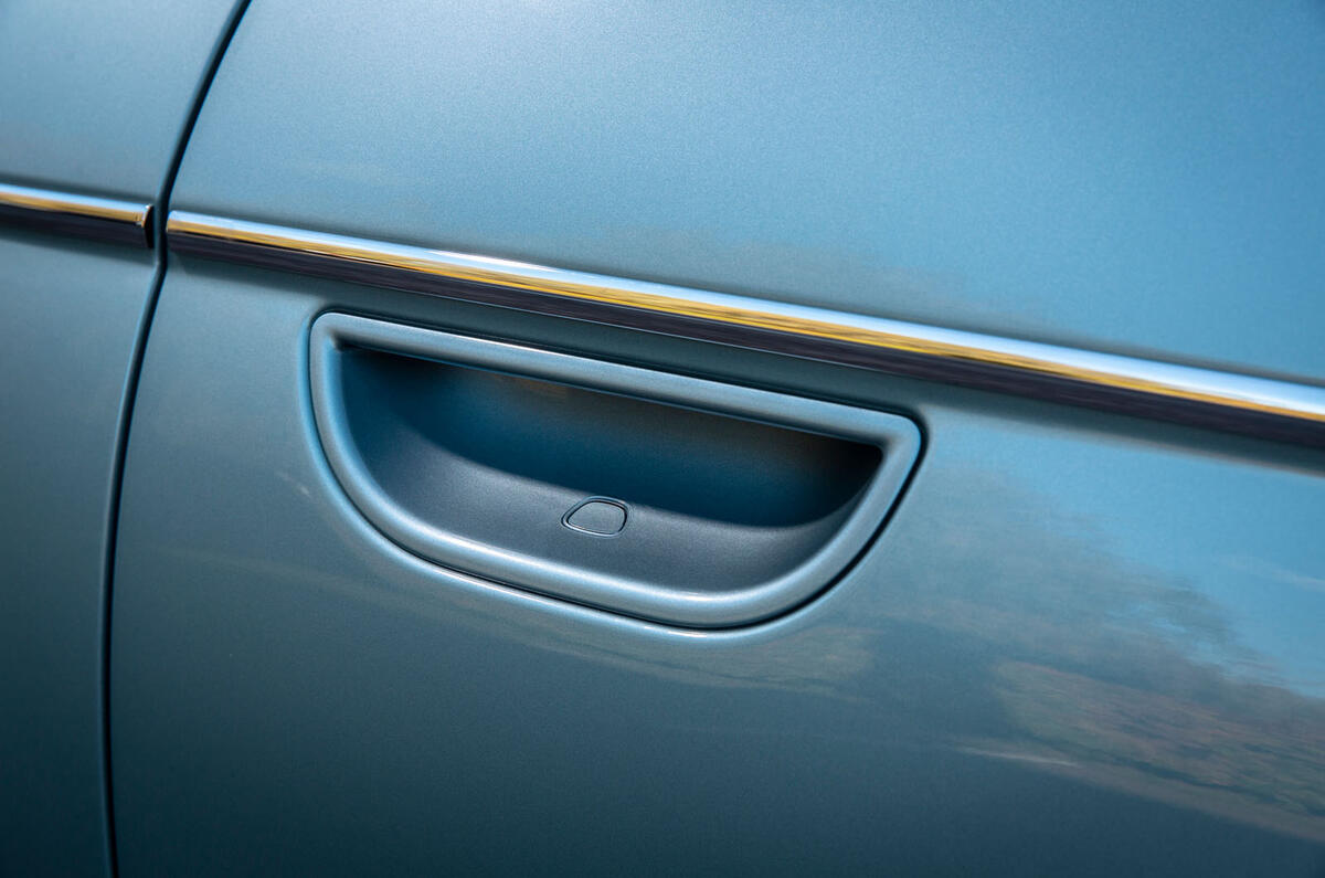 2021 Fiat 500 electric left-hand drive UK review - door handles