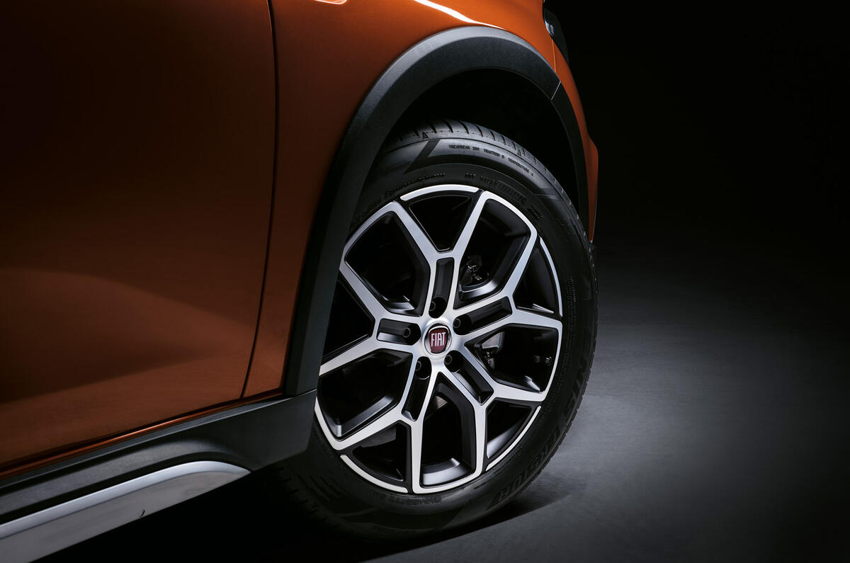 Fiat Tipo Cross - wheel