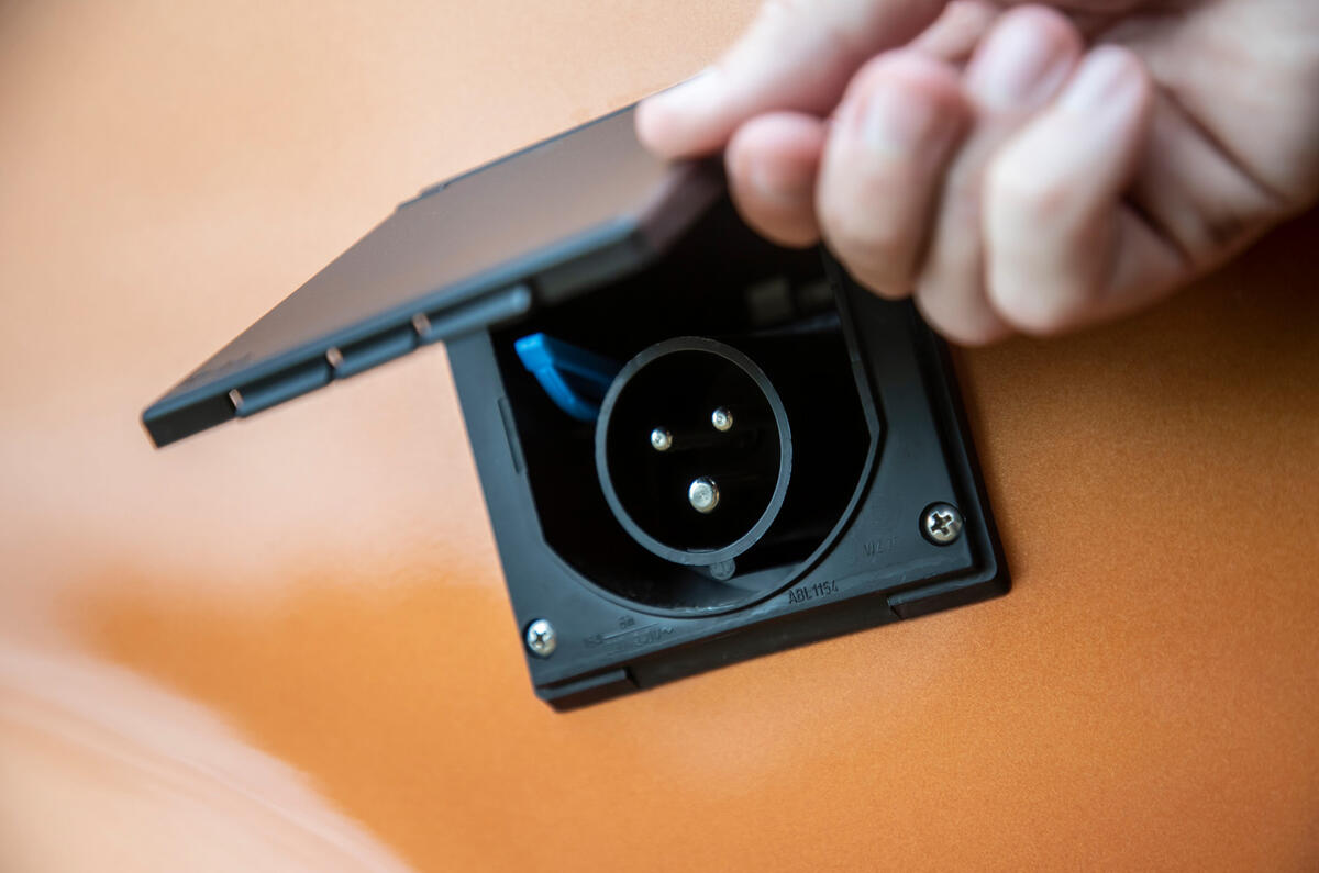 7 Ford Transit Nugget 2021 UK FD hookup