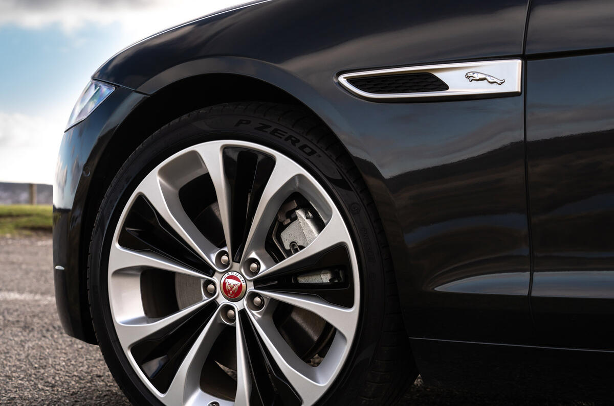 7 Jaguar XF Sportbrake P250 2021 UE : revue des jantes en alliage