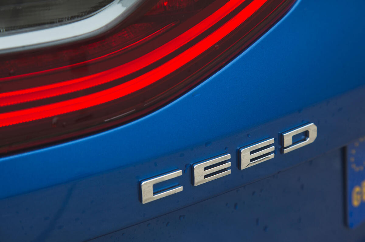 Äánh giá dà i hạn cá»§a Kia Ceed 2018 - huy hiá»u khá»i Äá»ng