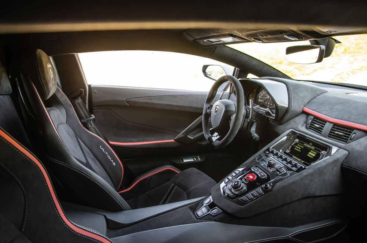 7 Lamborghini Aventador Ultimae 2022 first drive cabin