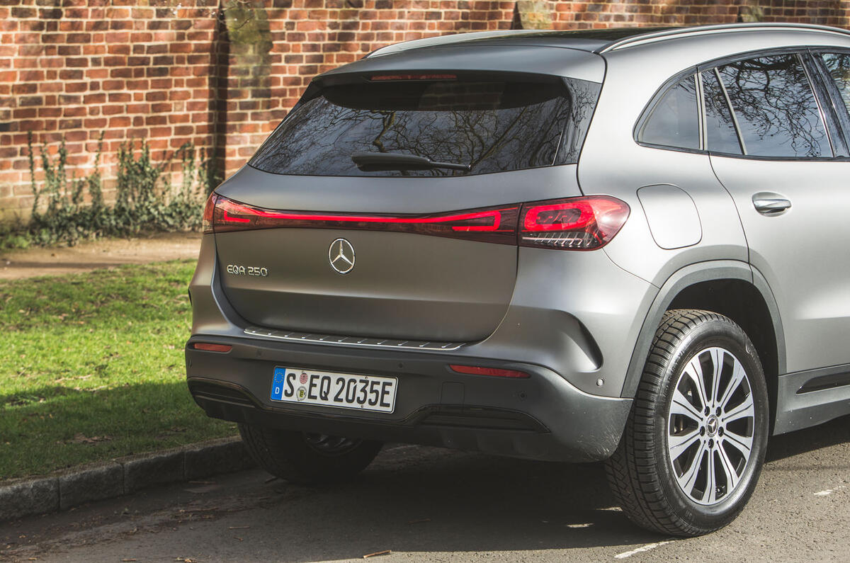 7 Mercedes Benz EQA 2021 : premier examen de l'arrière de la voiture au Royaume-Uni