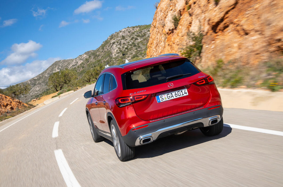 Mercedes-Benz GLA 220d 2020 : premier bilan de conduite - sur la route à l'arrière