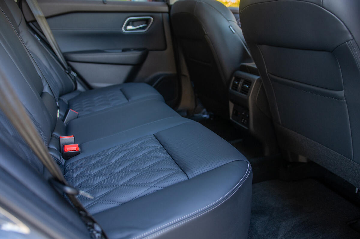 7 Nissan Rogue 2021 USA FD sièges arrière
