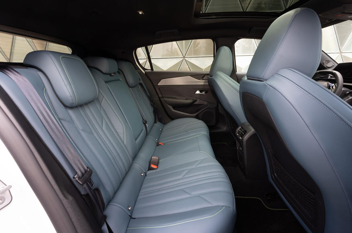 7 Peugeot 308 Hybrid 225 2021 LHD review rear seats
