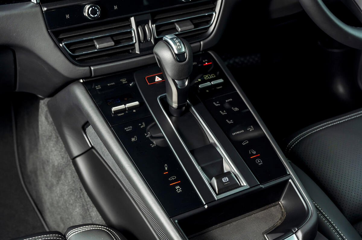 7 Porsche Macan S 2021, premier essai au Royaume-Uni - console centrale