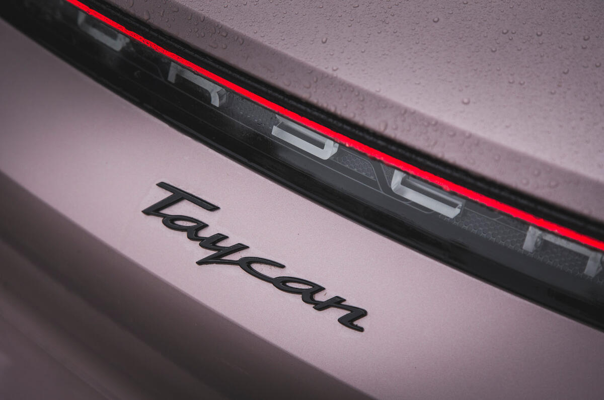 7 Porsche Taycan RWD 2021 : premier badge arrière de l'examen de conduite au Royaume-Uni