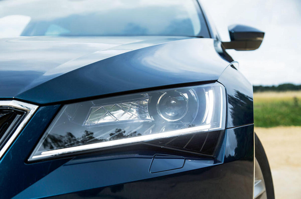 Skoda Superb - front