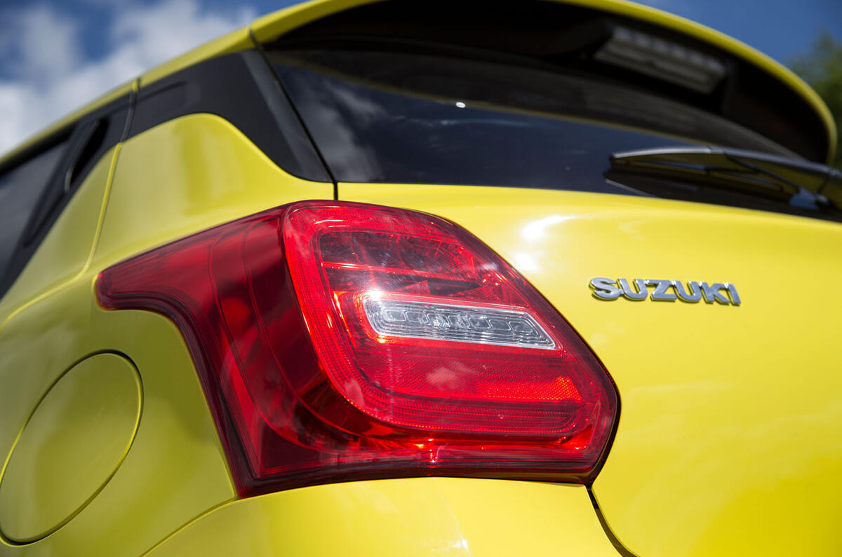 Suzuki Swift Sport 2018 long-term review lights