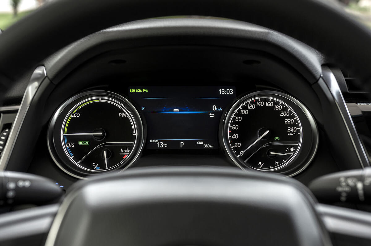 Toyota Camry 2019 European first drive review - instruments