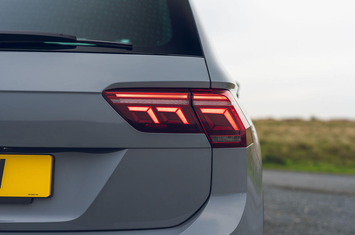 Volkswagen Tiguan Life 2020 : premier bilan de conduite au Royaume-Uni - feux arrière