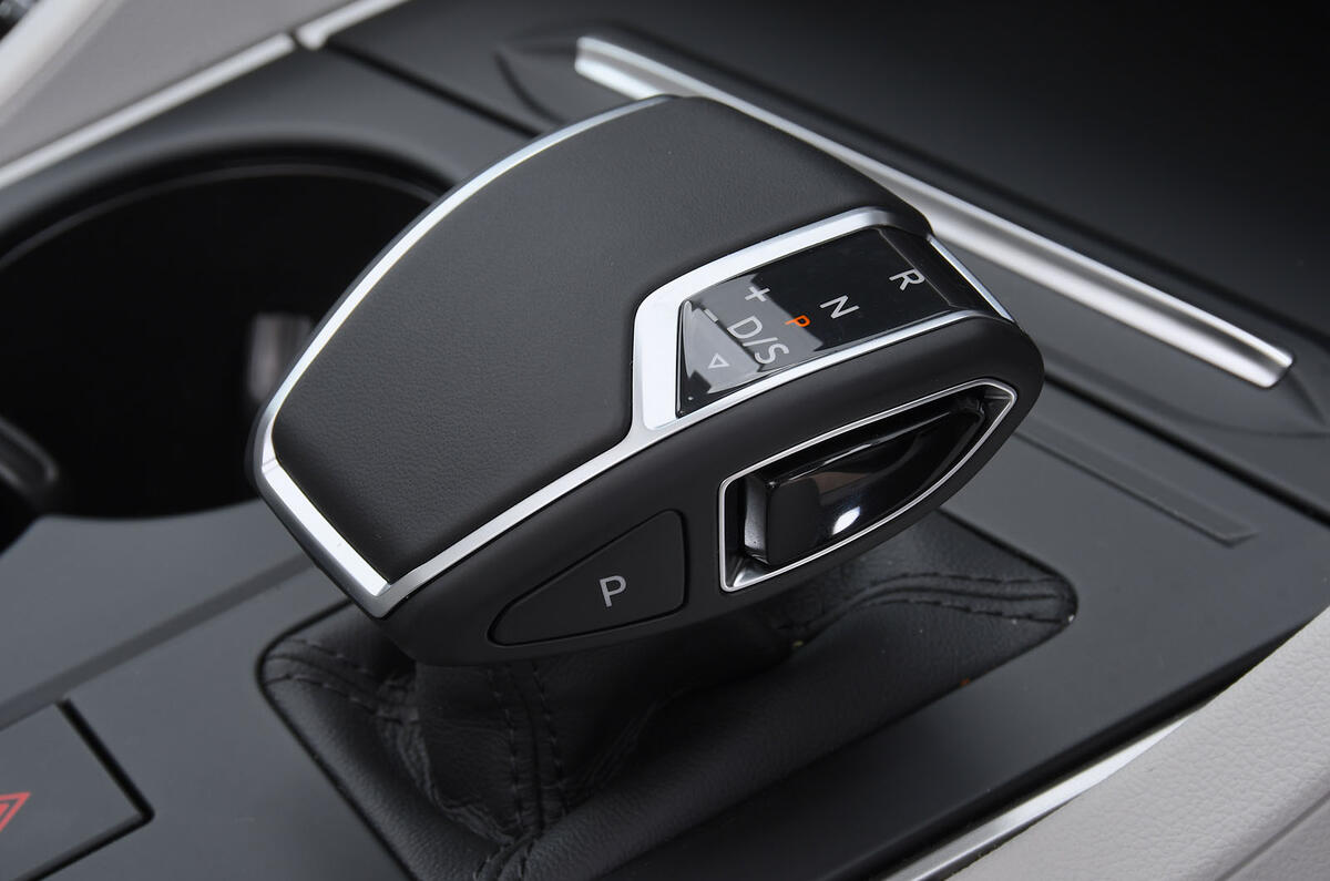 Volkswagen Touareg 3.0 TSI 2019 UK first drive review - gear selector