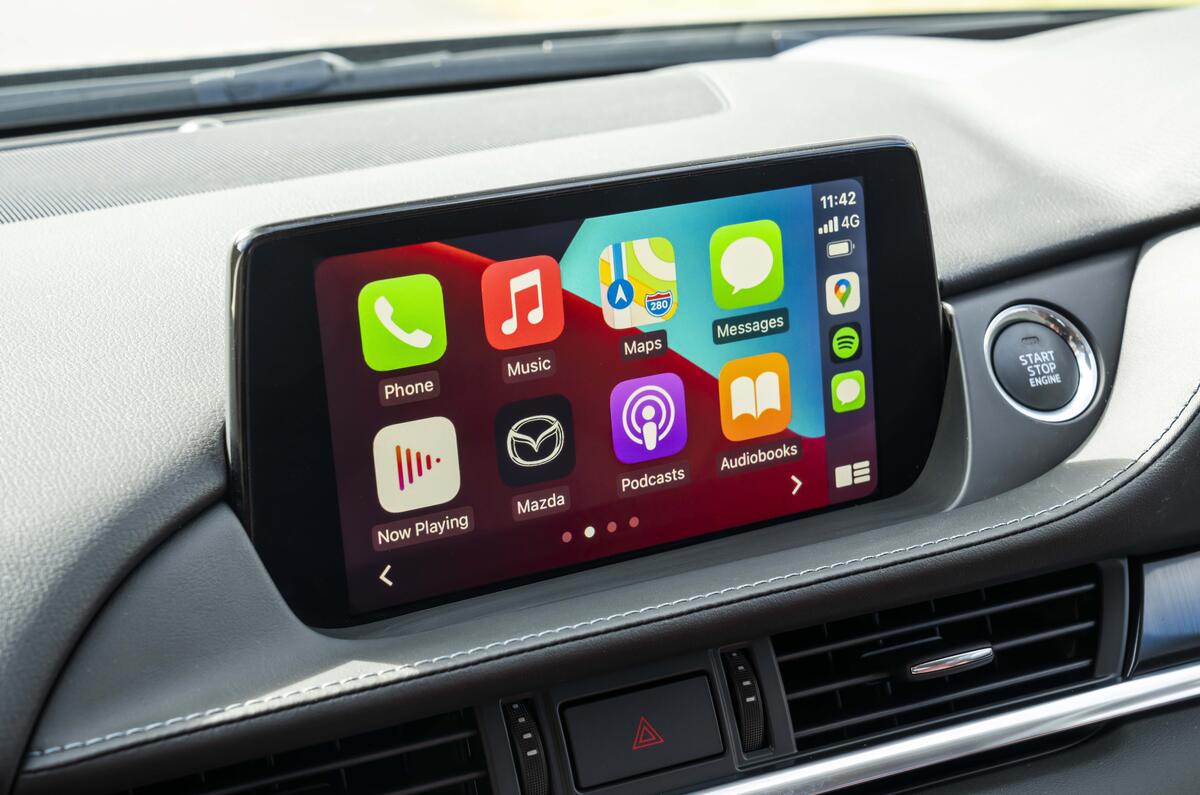 7 Mazda 6 Kuro carplay