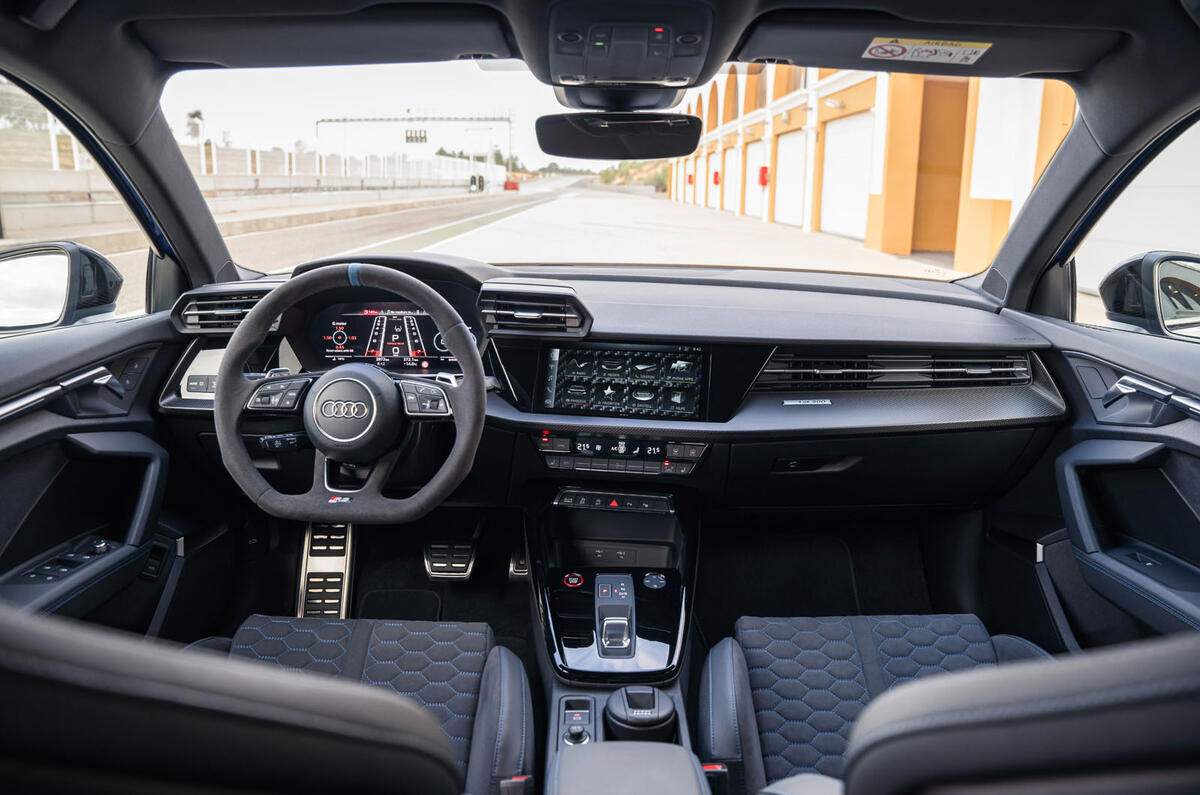 Tableau de bord de l'Audi RS3 Performance Edition