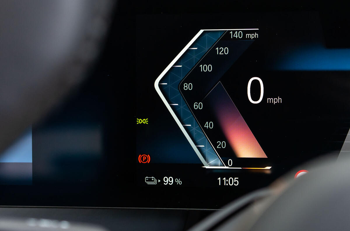 8 BMW iX 50 2022 UE : essai routier instruments