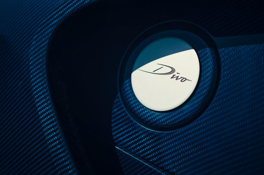[Actualité] Bugatti - Page 2 8-bugatti-divo-2020-fd-fuel-cap