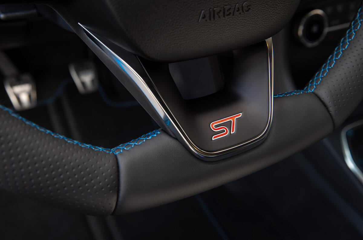 Ford Fiesta ST Edition 2020 : premier bilan de conduite au Royaume-Uni - garniture de volant