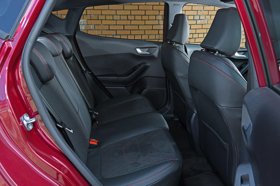 8 Ford Fiesta ST line Vignale MHEV 2022 UE drive sièges arrière