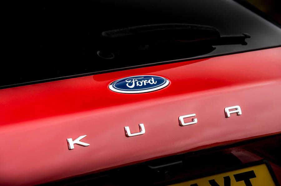 8 Ford Kuga FHEV 2021 UE FD badge arrière