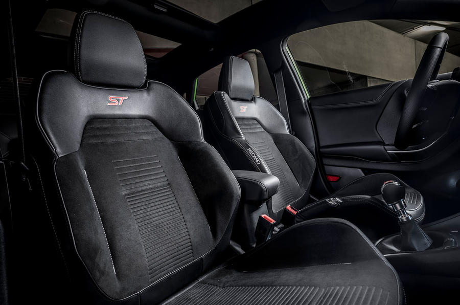 Ford Puma ST 2020 : premier bilan de la conduite au Royaume-Uni - sièges avant